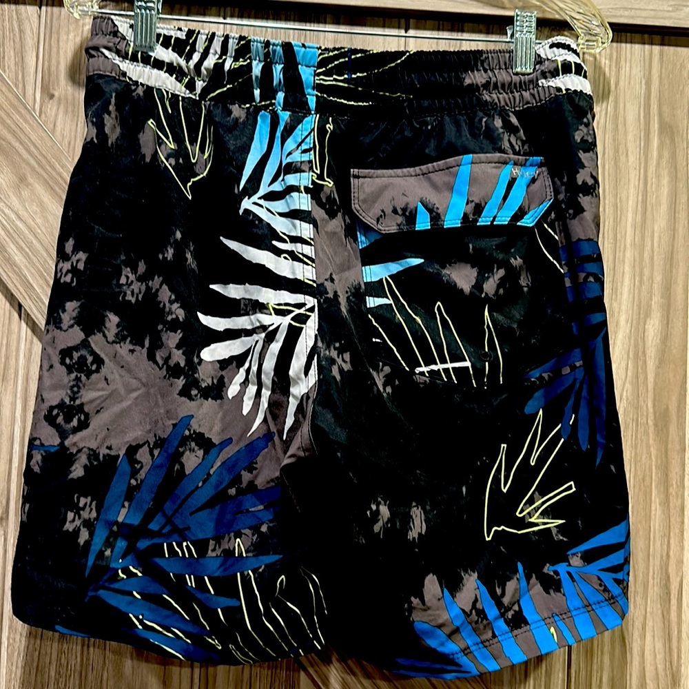 Too small - Picture 2 of 3